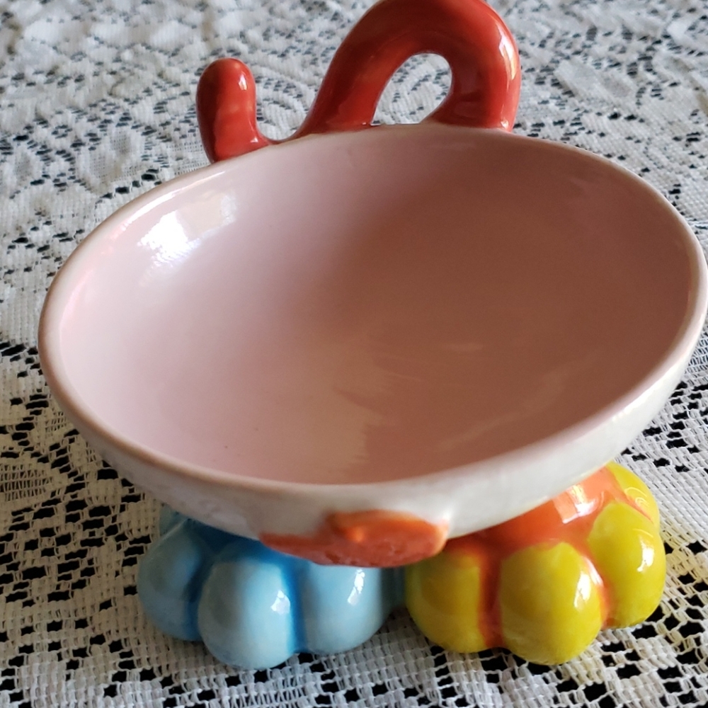 Bowl with Feet and Tail.